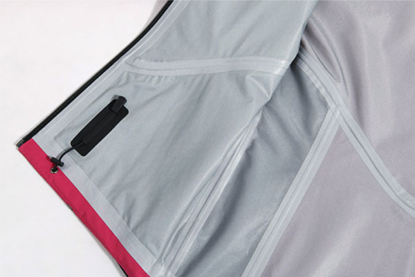 沖鋒衣廠家：脫膠了的沖鋒衣怎么辦？如何處理？